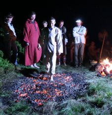 Nieliczni chodzili po roz�arzonych w�glach